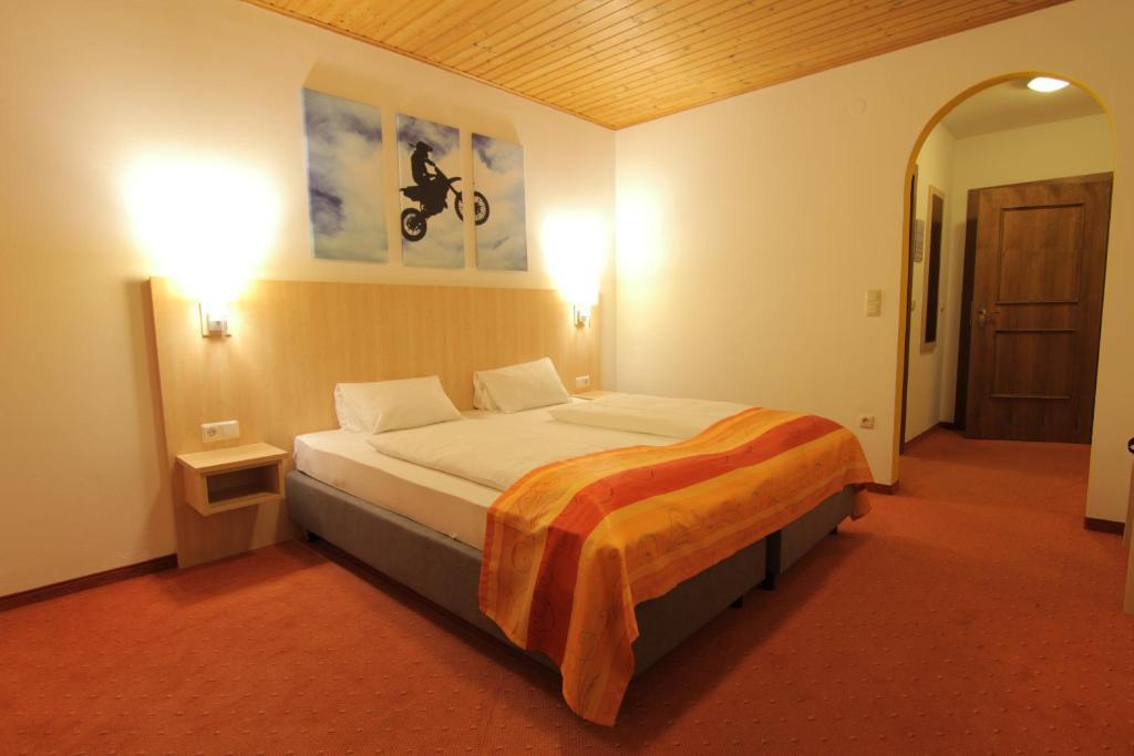 Hotel-Restaurant Bike&Snow Lederer Mühlbach am Hochkönig Pokoj fotografie